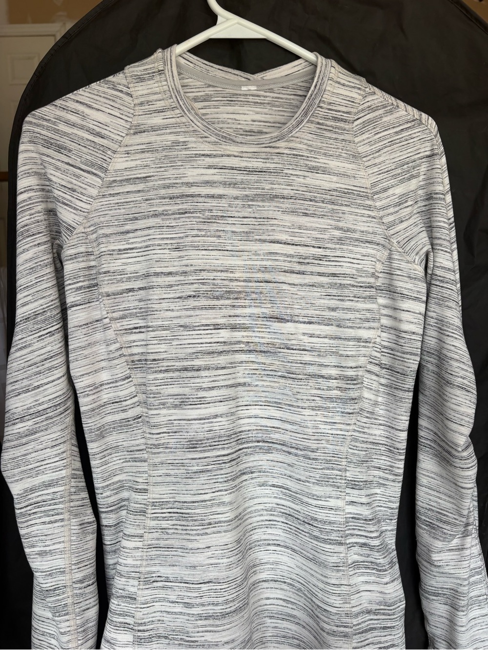 Lululemon woman’s Heathered Gray Long-Sleeve Sweater
